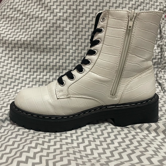 True Craft White Combat Boots. Almost New. I wore them once. No original box. - Picture 2 of 9